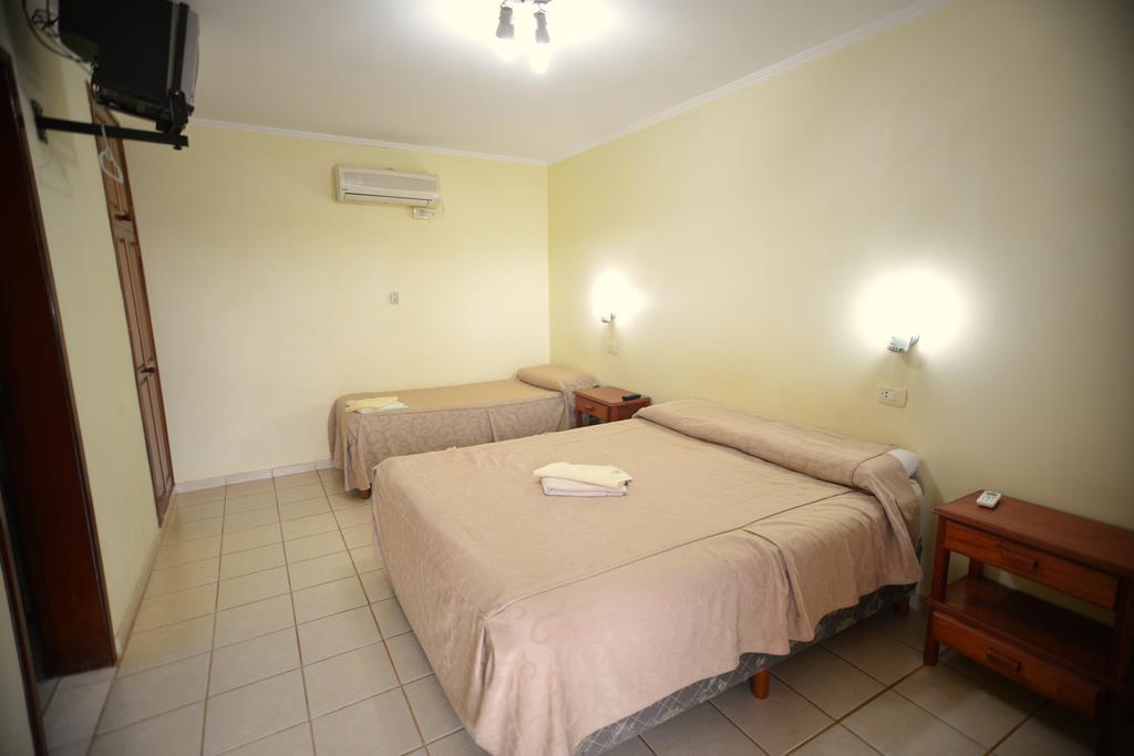 Hotel Lilian Puerto Iguazu Bagian luar foto